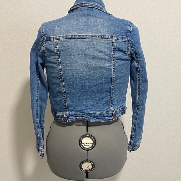 Stylish Women's Blue Denim Jacket - Picture 2 of 4